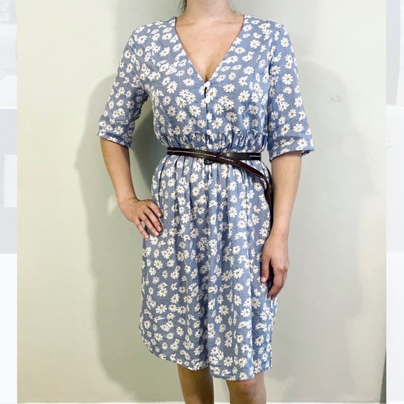 MISSLOOK Dresses & Skirts - Light blue daisy short sleeve midi dress